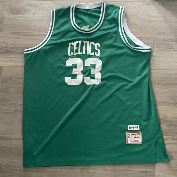Vintage classic NBA/NFL jerseys - Picture 2 of 12